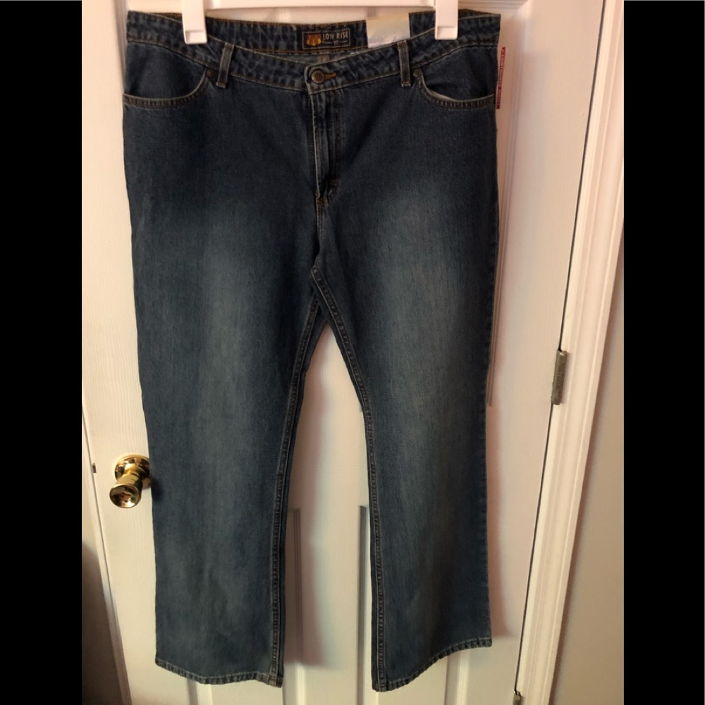 Wrangler, Low-rise Women’s Blue Jeans, Size 17–18.